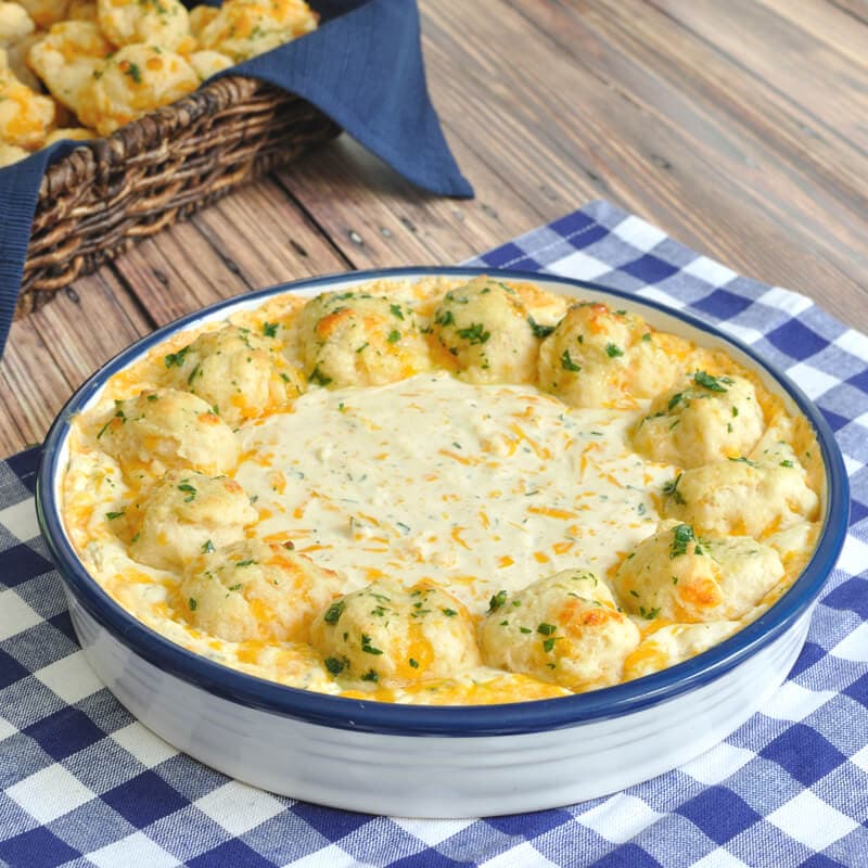 Cheddar bay biscuit dip recipe with all the great garlic and cheese flavor of the famous biscuits. Great with homemade mini cheddar bay biscuits.